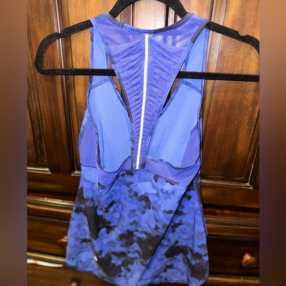 Lululemon Blue Camo Racerback Tank Size 6 - Picture 5 of 7